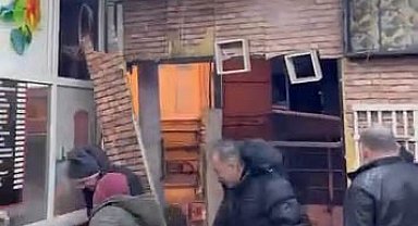 Kahvehanenin duvarları parçalansa da oyunlarına devam ettiler