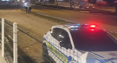 Kaldırıma çarpan motosiklet defalarca takla attı: 22 yaşındaki sürücü hayatını kaybetti