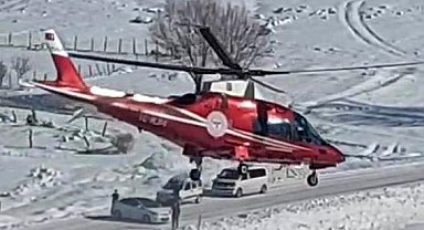 Kalp krizi geçiren vatandaş karlı yola inen ambulans helikopterle hastaneye kaldırıldı