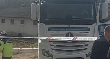 Kamyonun altında kalan kadın hayatını kaybetti