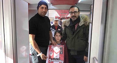 Kan bağışlayana forma ve maç bileti hediye