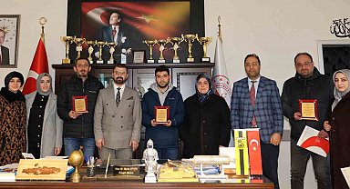 Kanser taramalarında başarı gösteren sağlık çalışanlarına plaket verildi