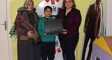 Kanseri yenen küçük çocuğun bilgisayar hayali gerçek oldu