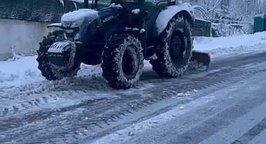 Kapanan yollarını kendi imkanları ile açtılar