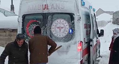 Kar engel tanımadı: Cihaza bağlı 7 yaşındaki Sinan hastaneye ulaştırıldı