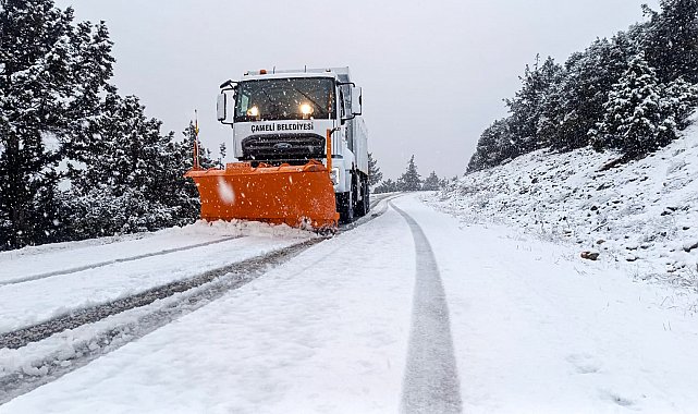 Kar kalınlığı 25 santimetreye ulaşan Çameli'nde saha çalışmalar devam ediyor