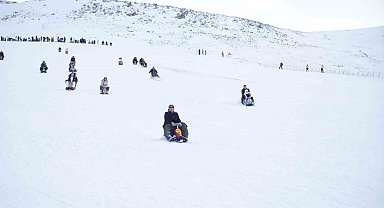 Kar keyfi Ketençimen Kayak Merkezi'nde yaşandı