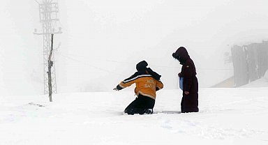 Kar ve tipiye rağmen şifa yolu açık, paletli ambulanslar görevde