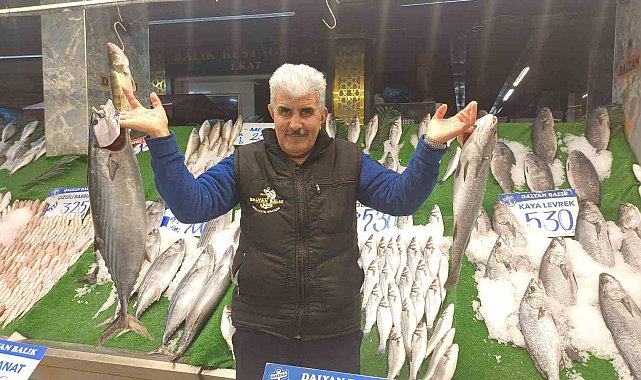 Kar yağdı, balık tezgâhları şenlendi