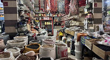 Kar yağışı vatandaşın kuru yemişe talebini arttırdı