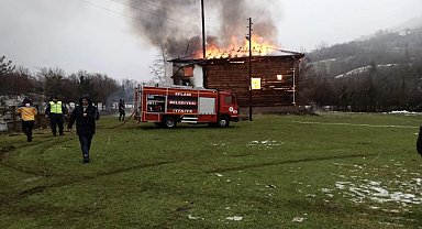 Karabük'te 450 yıllık ahşap cami alevlere teslim oldu