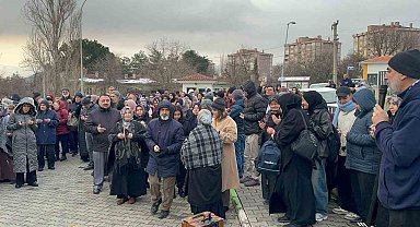 Karabük'te öğrenci, öğretmen ve veliler umre için yola çıktı