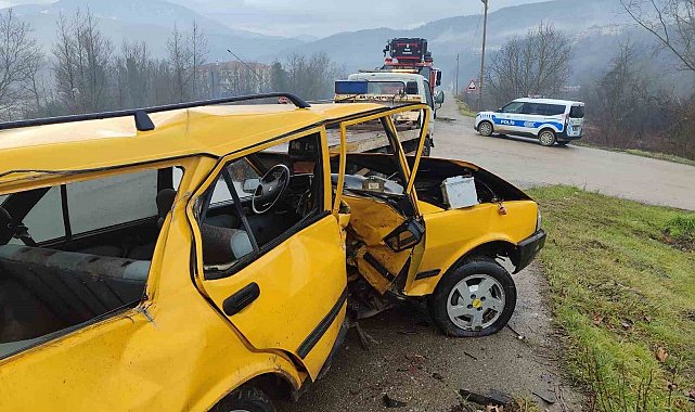 Karabük'te otomobil demir bariyere çarptı: 1 yaralı