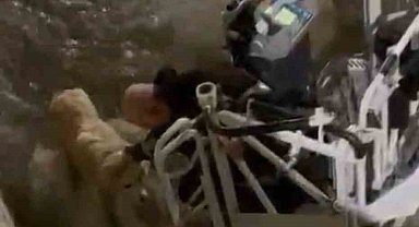 Karabük'te su kanalına düşen köpeği itfaiye kurtardı