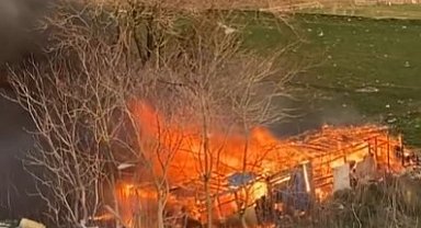 Karacabey'de ağıl alev alev yandı