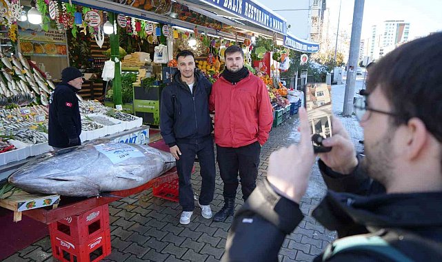 Karadeniz'de avlanan 353 kiloluk dev orkinos ilgi odağı oldu