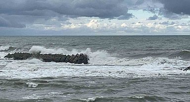 Karadeniz'de fırtına etkili oluyor