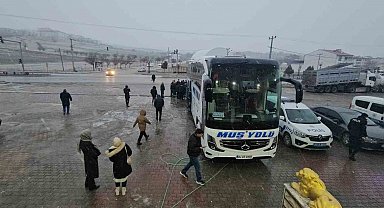 Karakoçan'da Muş-Bursa seferini yapan yolcu otobüsüne saldırı