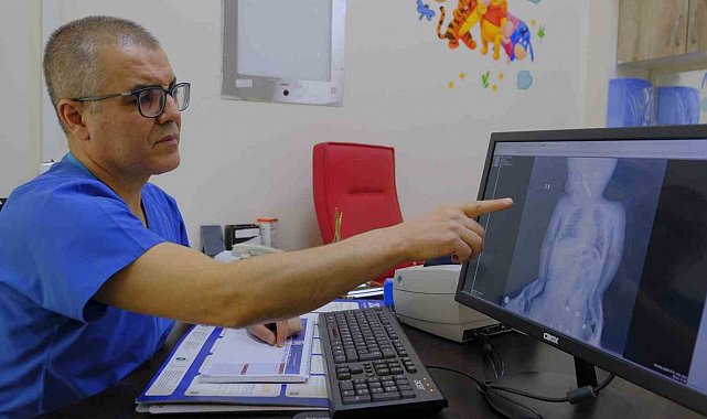 Karaman'da boğazına kumanda pili kaçan bebek ölümden döndü