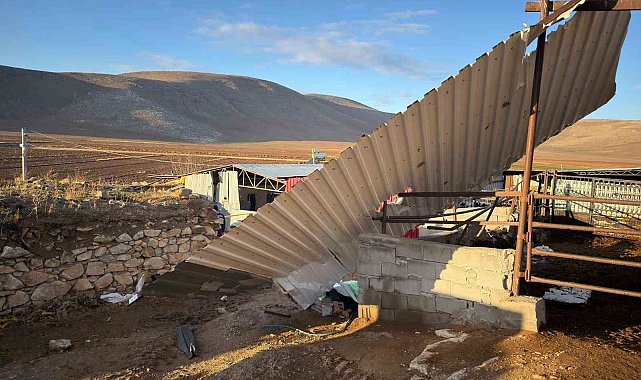 Karaman'da fırtınada uçan çatının altında kalarak yaşamını yitirdi