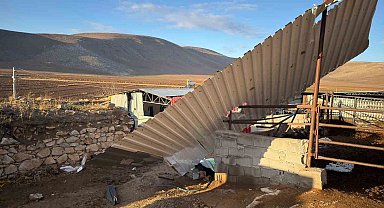 Karaman'da fırtınada uçan çatının altında kalarak yaşamını yitirdi