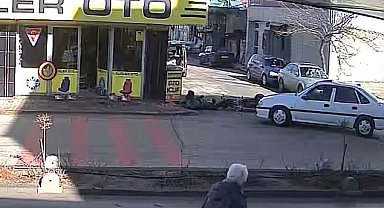 Karaman'da motosikletlinin yaralandığı kaza kameraya yansıdı