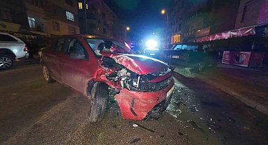 Karaman'da park halindeki araca çarpan otomobilin sürücüsü yaralandı