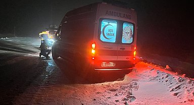 Karaman'da sağlık ekibi kar yağışı ve tipiye rağmen diyaliz hastası kadını hastaneye ulaştırdı
