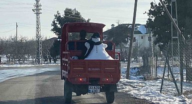 Kardan adam motosiklet kasasında yola çıktı