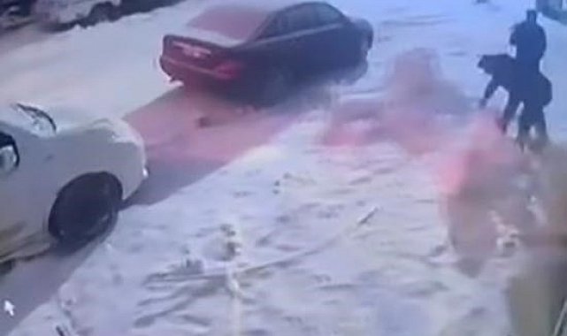 Kardan adama kafa attı