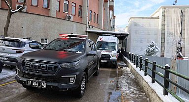 Kardan yolu kapanan hastaya büyükşehir ekipleri yetişti