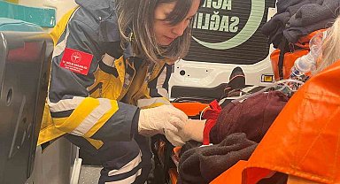 Karla kaplı yollarda zamana karşı yarış kameraya yansıdı