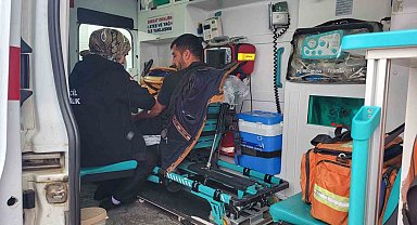 Karla mücadele ekipleri yolları açıyor, hastalara zamanında müdahale yapılıyor