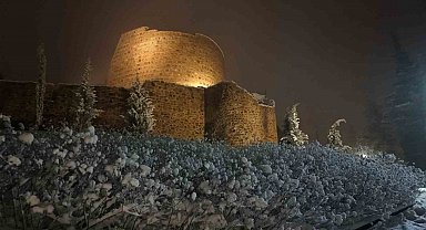 Karlar altındaki Aydos Kalesi mest etti