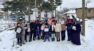 Karnelerini jandarma ekipleri ulaştırdı