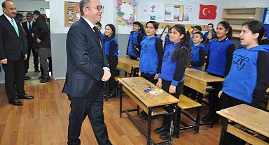 Kars'ta 56 bin 651 öğrenci karne sevinci yaşadı