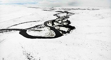Kars'ta beyaz esaret değil, görsel şölen: Tarım arazileri ve menderesler büyülüyor