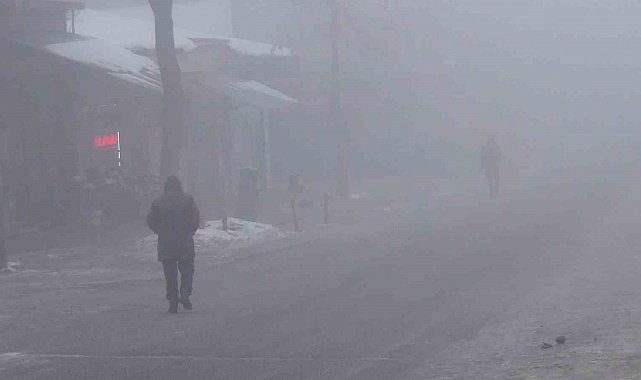 Kars'ta göz gözü görmüyor: Kent siste kayboldu