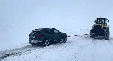 Kars'ta kar ve tipi geçit vermiyor