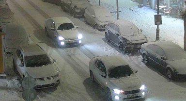 Kars'ta kar ve tipiden göz gözü görmüyor