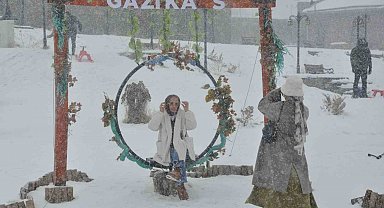 Kars'ta kar yağışı eğlenceye dönüştü