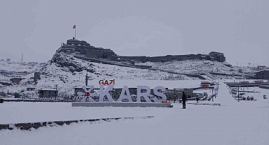 Kars'ta okullar tatil edildi, uçak seferleri iptal!