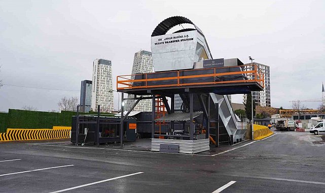 Kartal Belediyesi'nin yeni çöp toplama ve aktarma istasyonu hizmete girdi