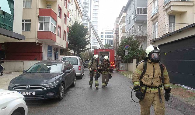Kartal'da çatı katında yangın paniğe neden oldu