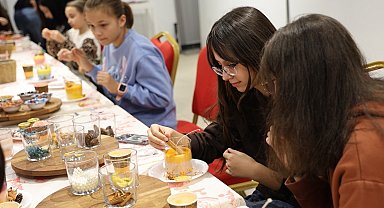 Kartepe'de çocuklar mum yapım atölyesine katıldı