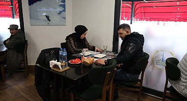 Kartepe'de yeni evli çiftlere ilk yıl jesti