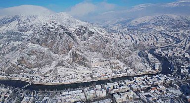 Kartpostal şehir Amasya beyaza büründü