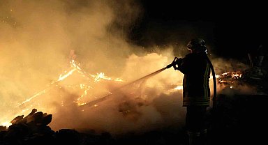 Kastamonu'da çıkan yangında 3 ev zarar gördü, 2 samanlık yandı