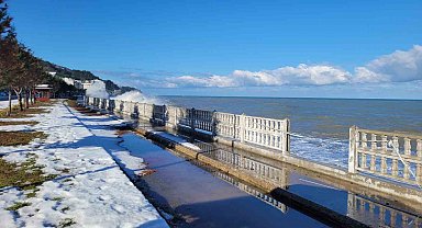 Kastamonu'da dalgalar sahil şeridine zarar verdi