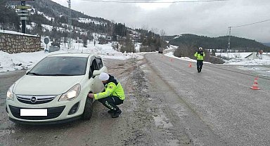 Kastamonu'da jandarma ekipleri kış lastiği denetimlerini sıklaştırdı